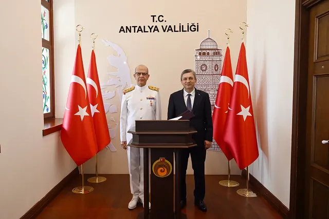 Antalya Valisi ile Sahil Güvenlik Komutanı Koramiral Kendir Görüşmesi