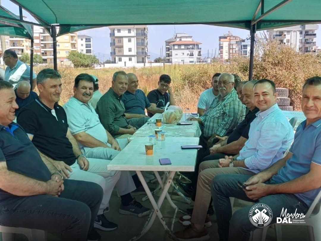 Döşemealtı Belediyesi'nden Çiftlere Düğün Ziyareti ve İyi Dilekler