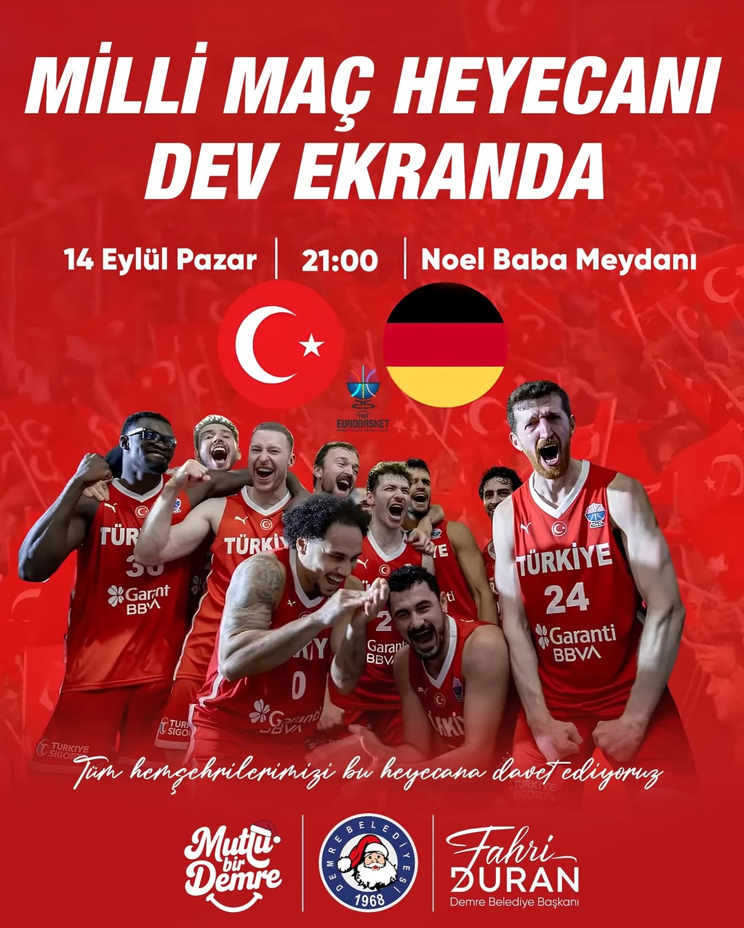 Antalya Demre'de Noel Baba Meydanı'nda Milli Maç Heyecanı