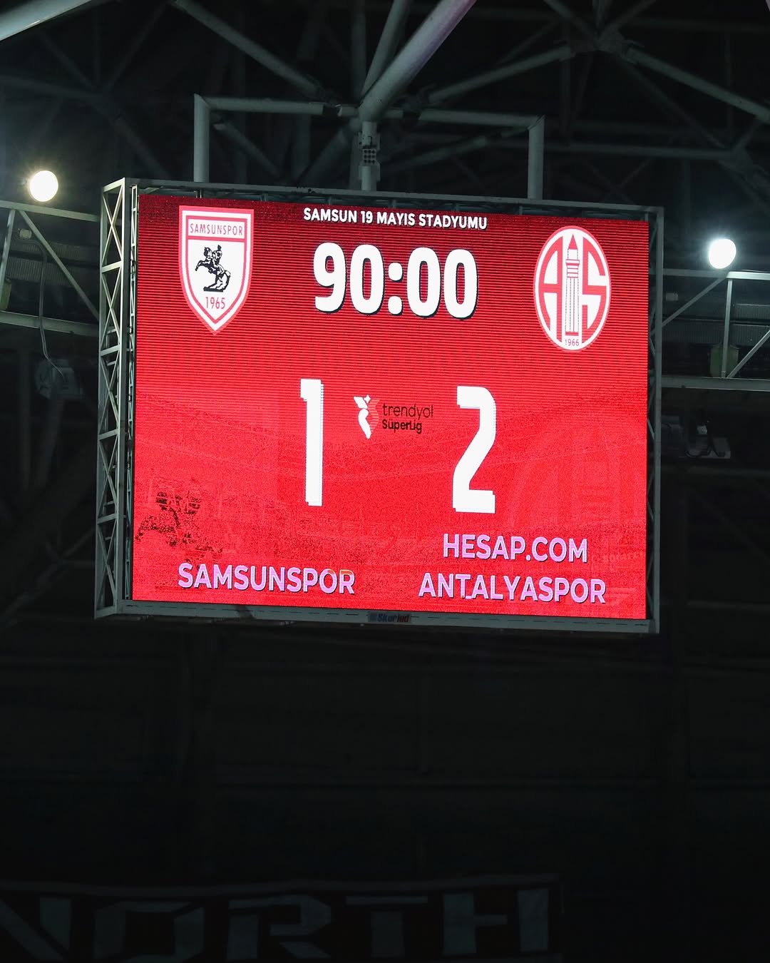 Antalyaspor ile Samsunspor Arasında Skor Tabelası Gerginliği