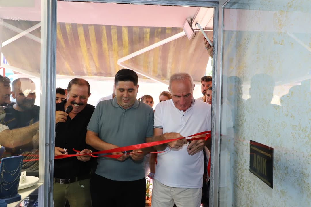 Antalya Aksu'da Pınarlı Mahallesi'ne Yeni Kuyumcu Hizmete Açıldı