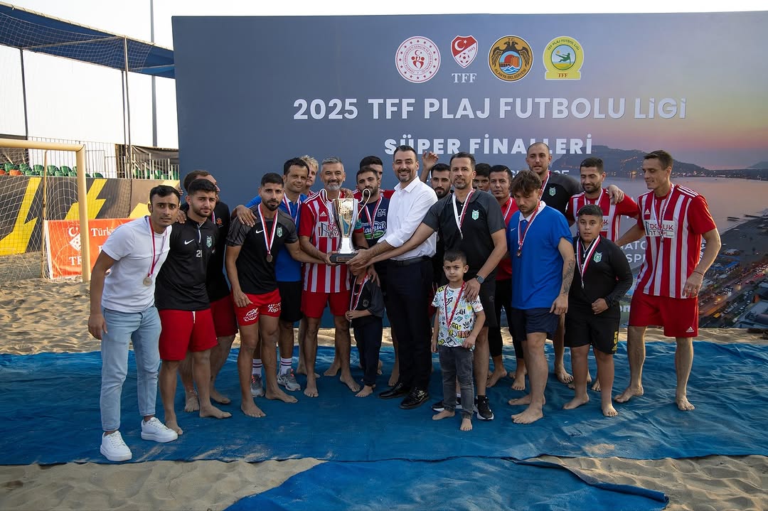 Manavgat Belediyespor, Plaj Futbolunda Türkiye İkincisi Oldu