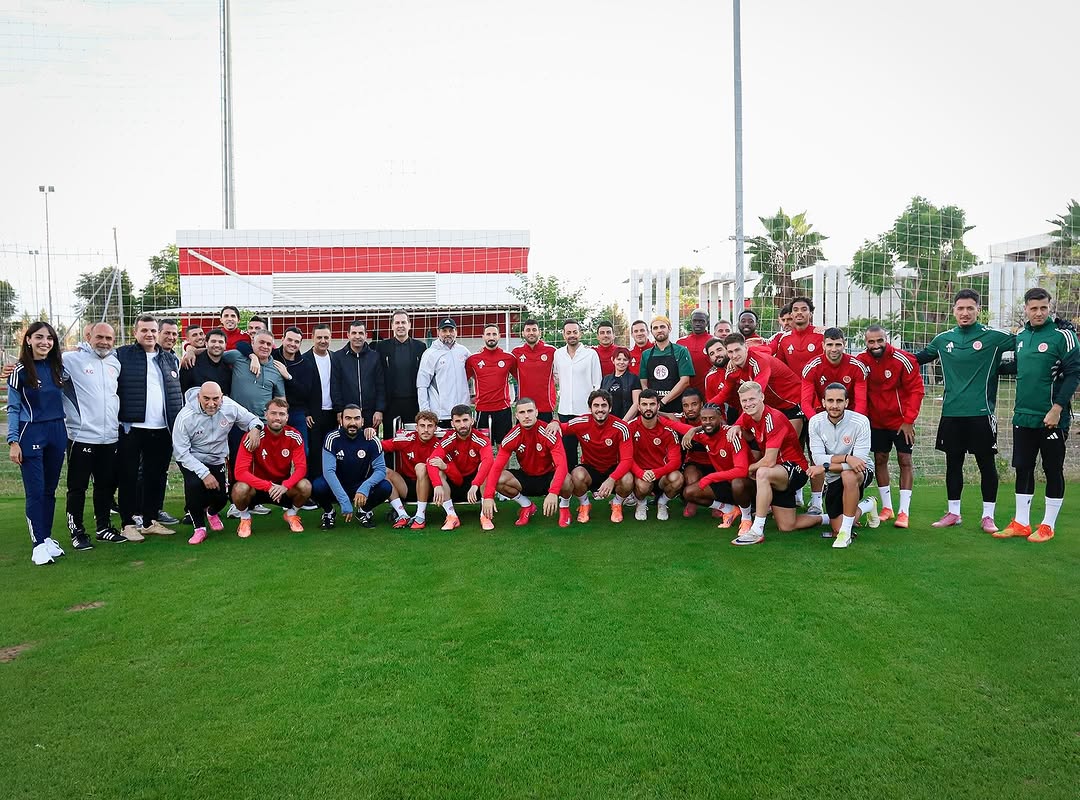 Antalyaspor'da Erdoğan Yeşilyurt'un Doğum Günü Kutlaması