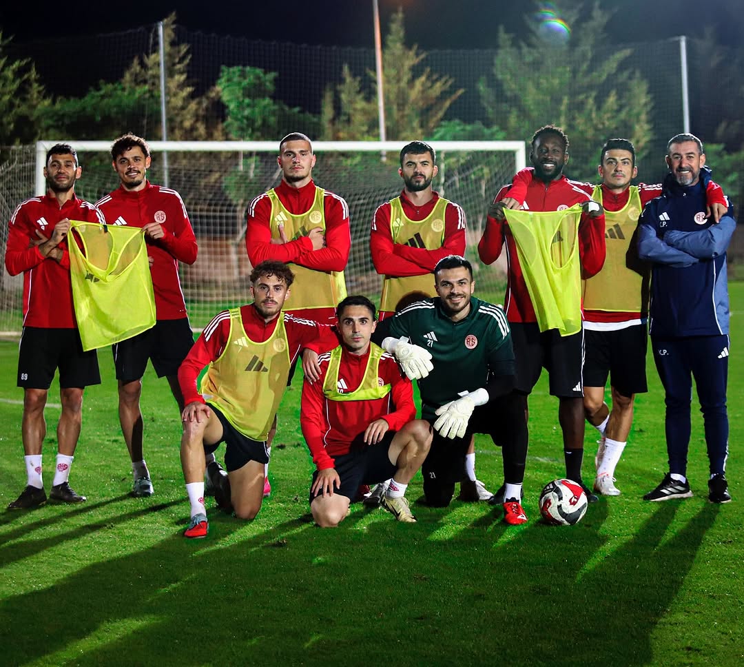 Antalya Spor FK'nın Galibiyeti Taraftarları Coşturdu