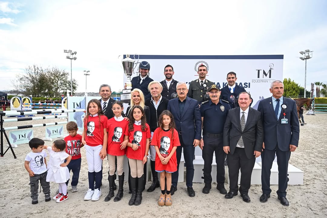 Antalya'da Atatürk Anma Kupası Engel Atlama Yarışması Düzenlendi
