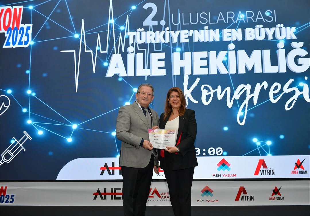 Antalya İl Sağlık Müdürü Prof. Dr. Behzat Özkan, AHEKON 2025'te D Vitamini Eksikliğini Anlattı