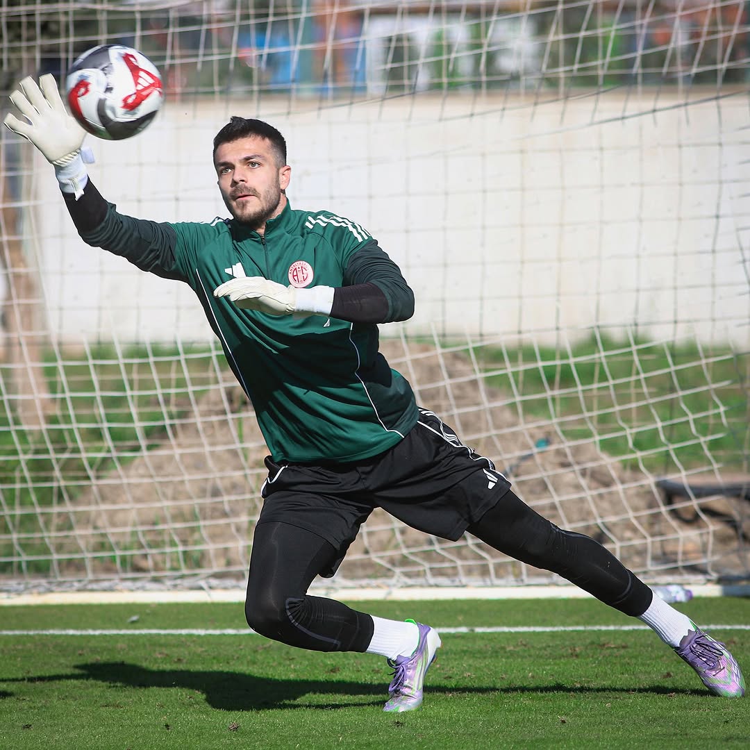 Antalya Spor FK'da Günün Antrenmanında Kaleci Performansı