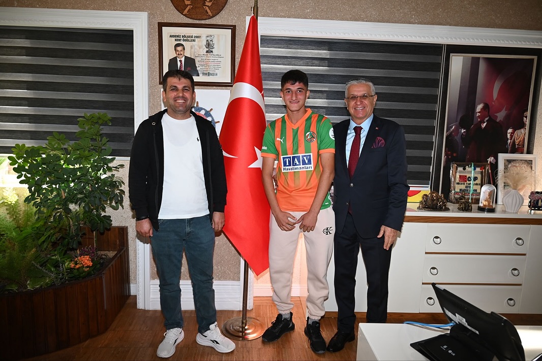 Kemer'de Genç Futbolcudan Süper Lig'e Yükselen Başarı Hikayesi