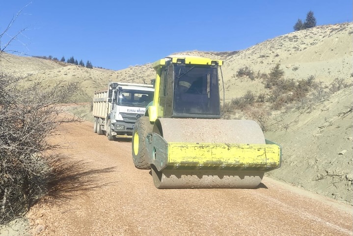 Elmalı Belediyesi İlyağı ve Kızılpınar Mahallelerinde Altyapı ve Yol Çalışmaları Hız Kesmeden Devam Ediyor