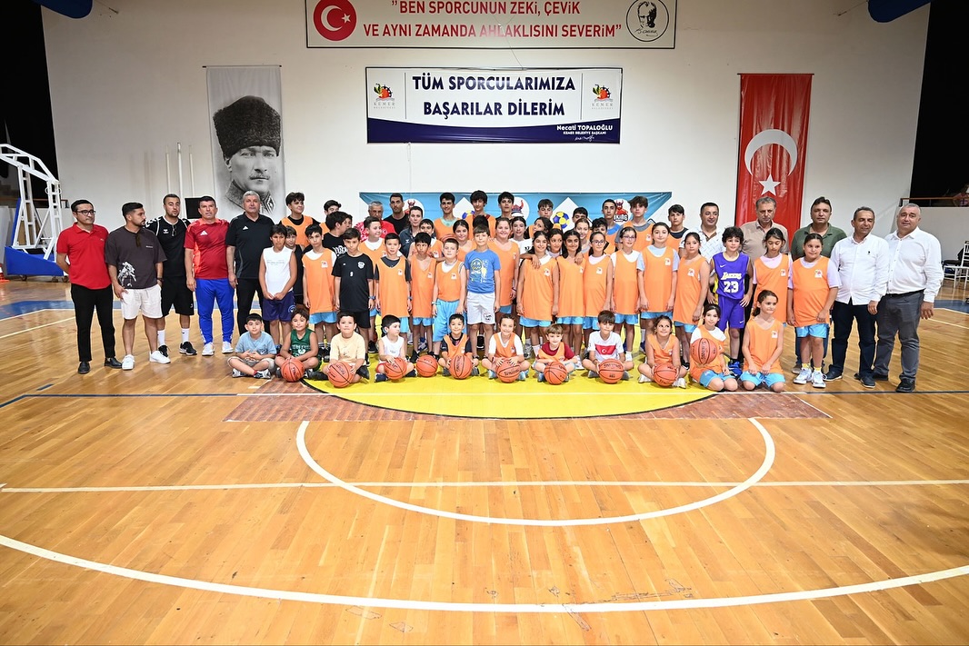 Kemer Belediyesi Ücretsiz Spor Kurslarıyla Gençleri Sporla Buluşturuyor