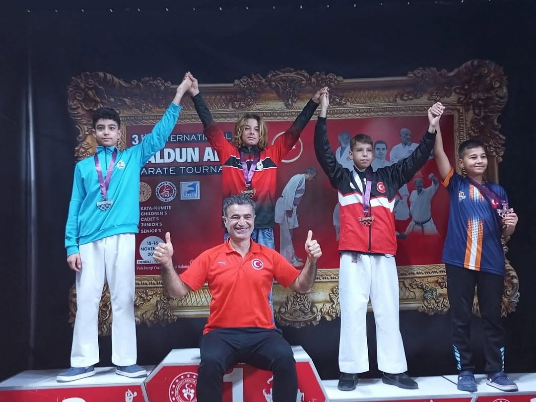 Kemer Belediyesi Karate Takımı Uluslararası Turnuvada 9 Madalya Kazandı