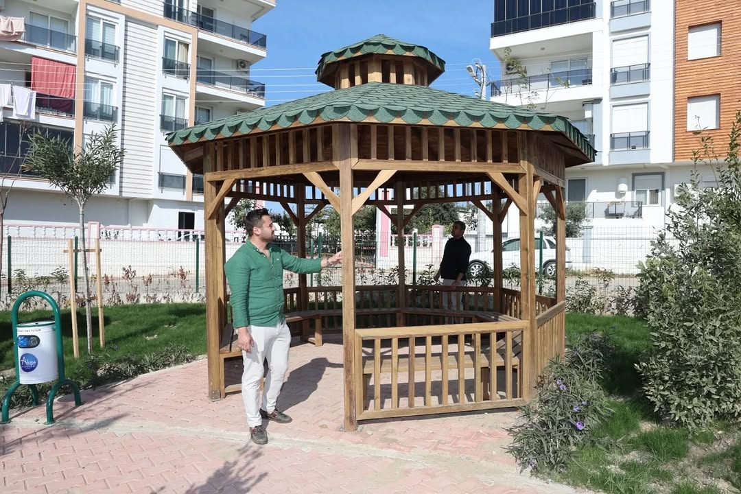 Antalya Aksu Belediyesi Ahşap Atölyesi ile Bütçesine Tasarruf Katkısı Sağlıyor