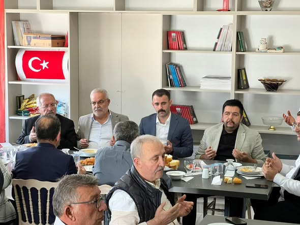 Antalya'da Hemşehri Dernekleri MHP İl Başkanlığı'nı Ziyaret Etti