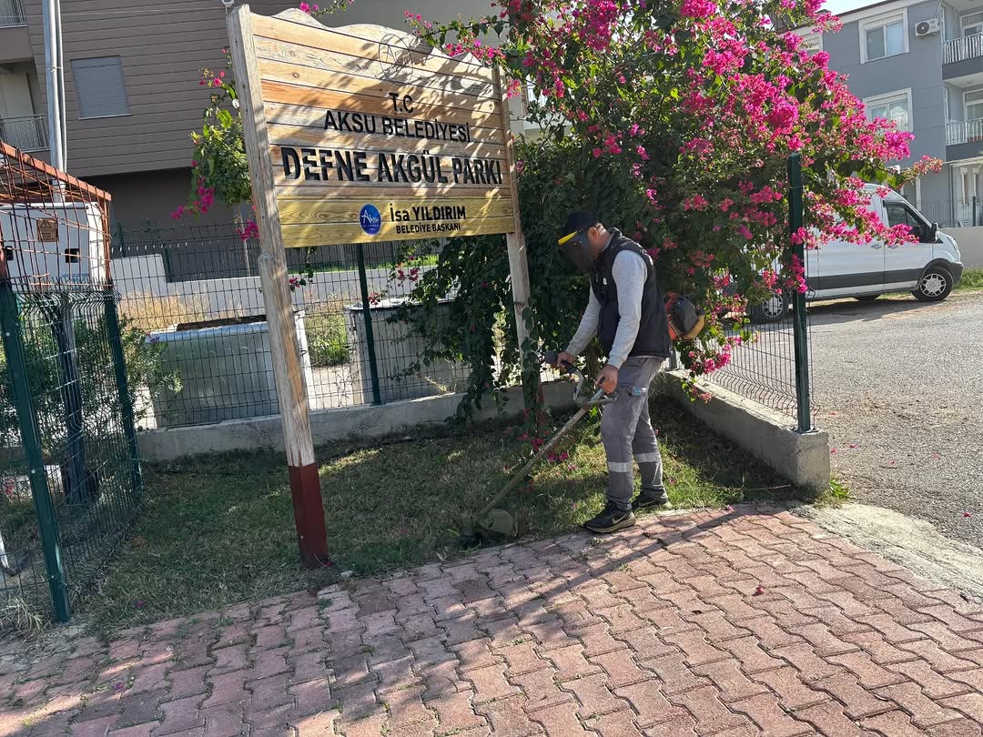 Antalya Aksu'da Park ve Bahçelerde Yenileme Çalışmaları Tamamlandı