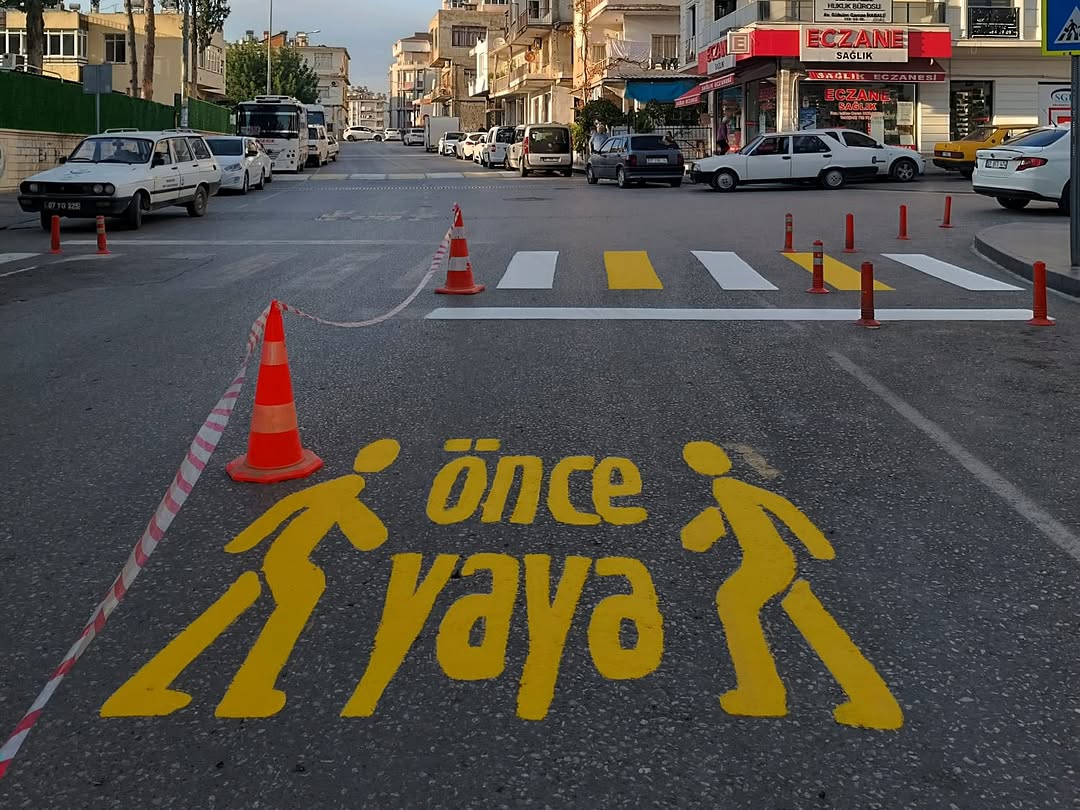 Serik'te Öğrenciler İçin Güvenli Yaya Geçidi Çalışması