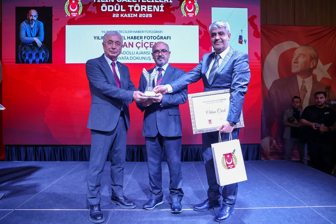 Antalya'da Yılın Gazetecileri Ödülleri Sahiplerini Buldu