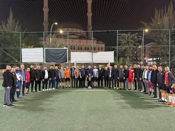 MHP ve Ülkü Ocakları Antalya'dan Öğretmenler Günü'nde Anlamlı Futbol Etkinliği
