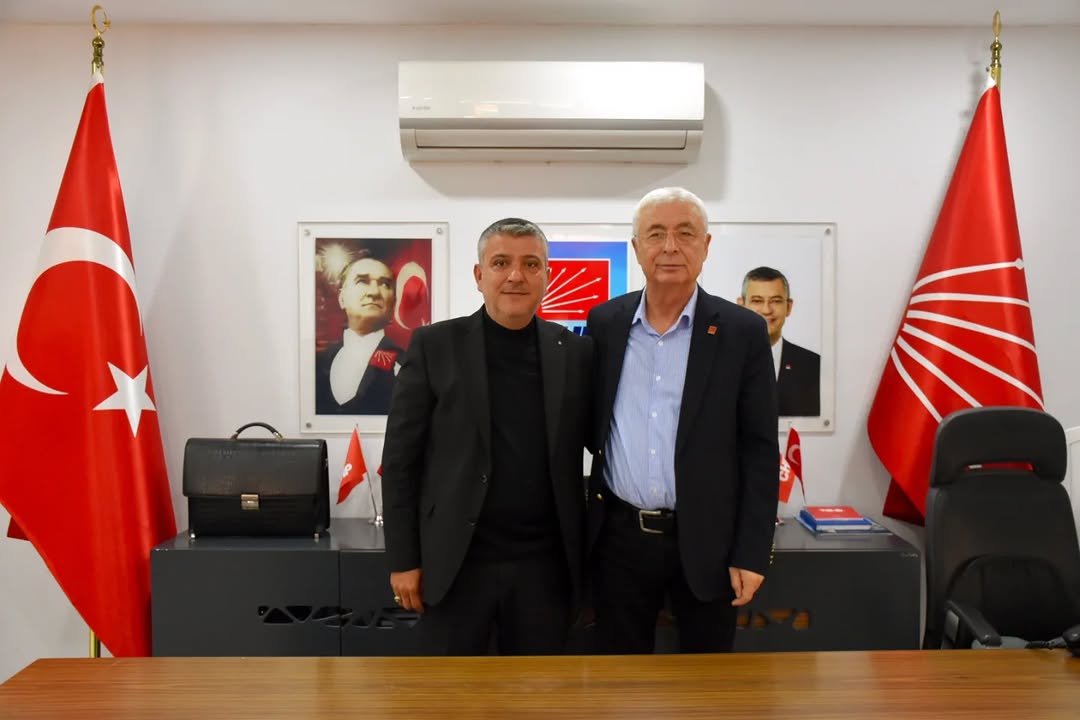 Antalya Semt Pazarcılar Odası Başkanı, CHP Antalya İl Başkanı Nail Kamacı'yı Ziyaret Etti