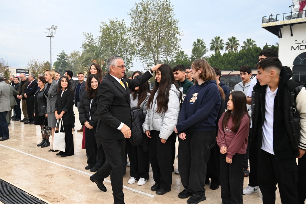 Kemer'de 24 Kasım Öğretmenler Günü Törenle Kutlandı