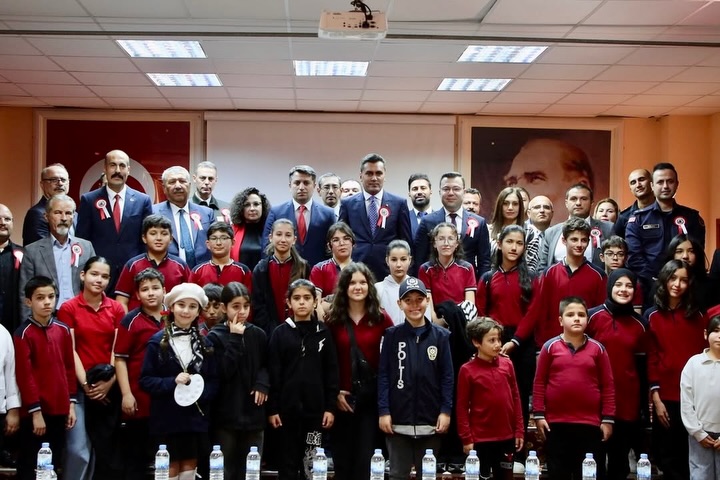 Kaş Belediye Başkanı Erol Demirhan, Öğretmenler Günü Programına Katıldı