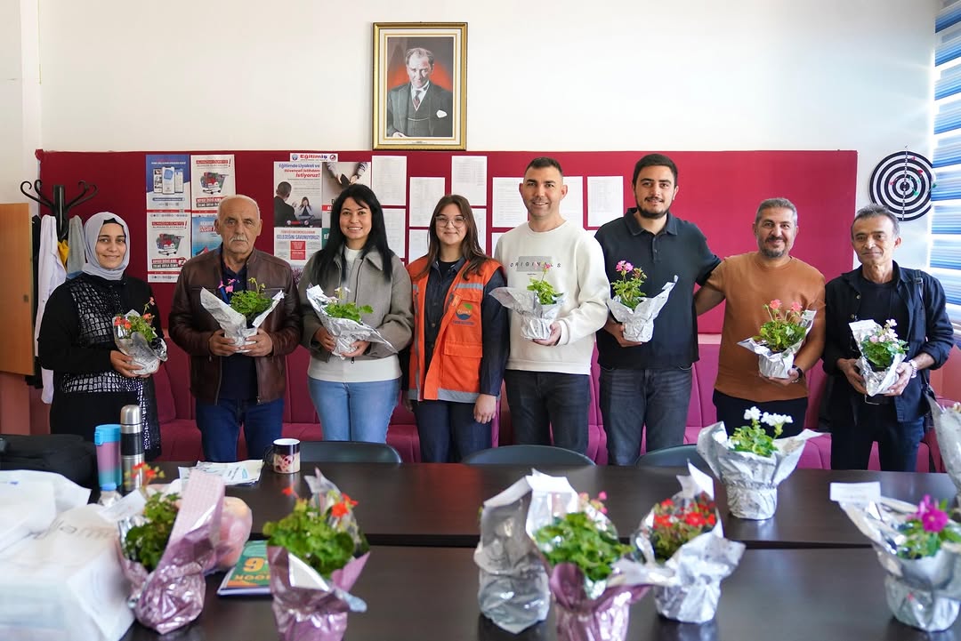 Finike'de Öğretmenler Günü Coşkuyla Kutlandı