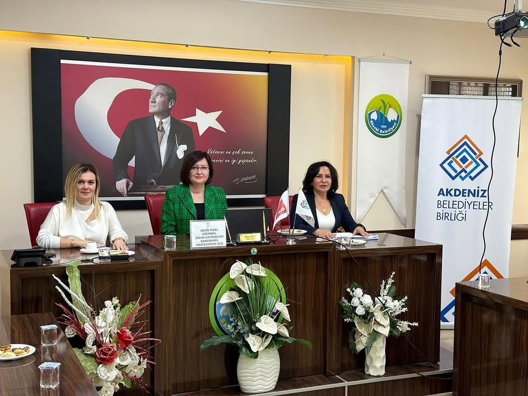 Akseki'de Belediye Personeline Etkili İletişim ve Protokol Eğitimi