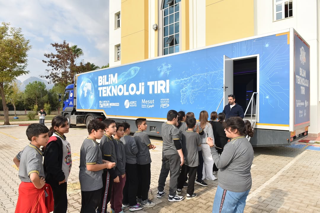Kepez Belediyesi Bilim Tırı ile Kırsaldaki Çocukları Bilimle Buluşturdu