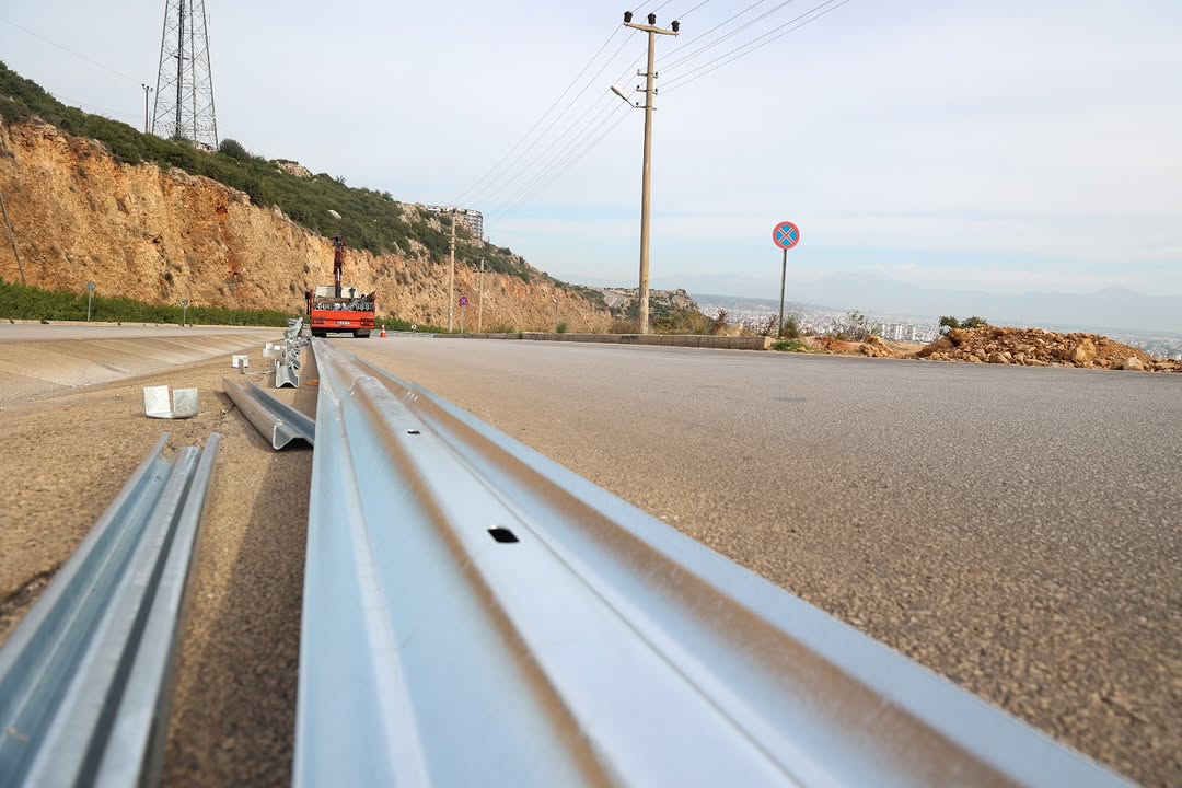 Antalya'da Barış Manço Bulvarı'na Trafik Güvenliği Önlemi