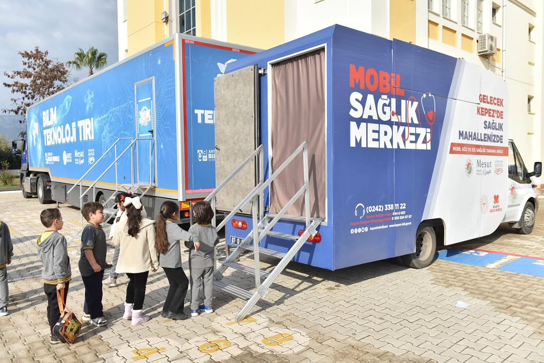 Kepez Belediyesi Öğrencilere Ücretsiz Göz Taraması Yaptı