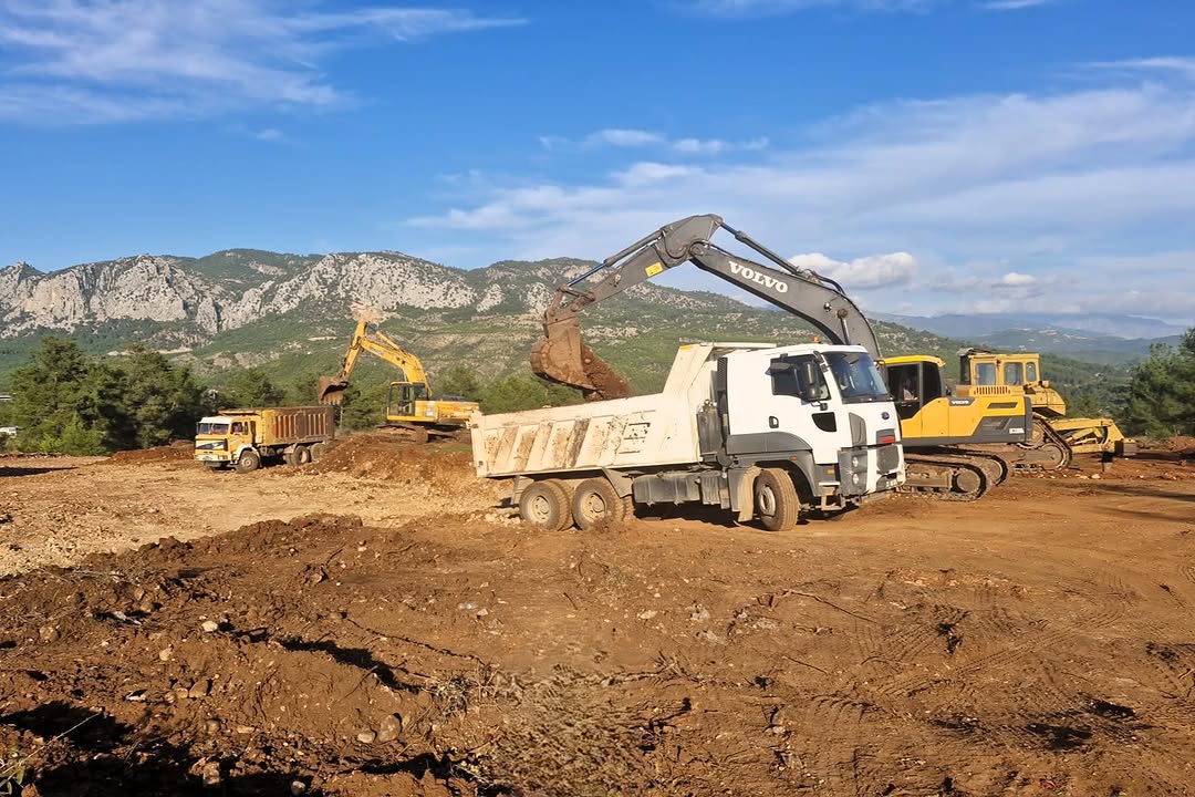 Serik Belediyesi GES ve Hayvan Barınağı Projelerinde Dolgu Çalışmaları Sürüyor