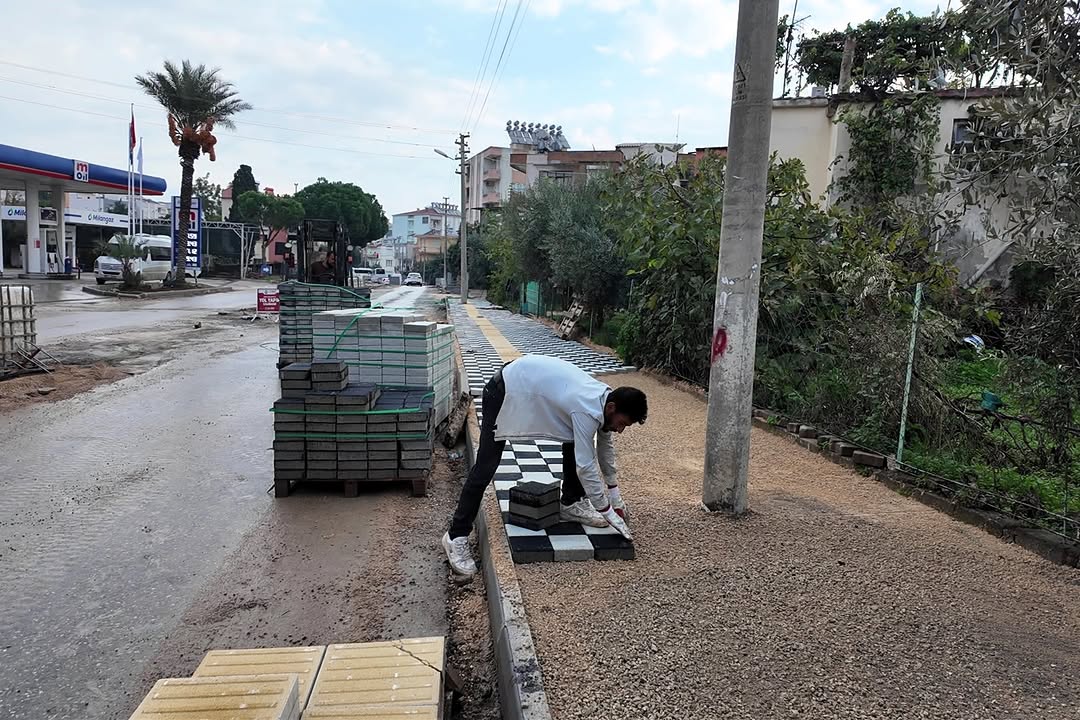 Serik'te Orta Mahalle Gedik Caddesi'nde Altyapı ve Kaldırım Yenileme Çalışmaları Başladı