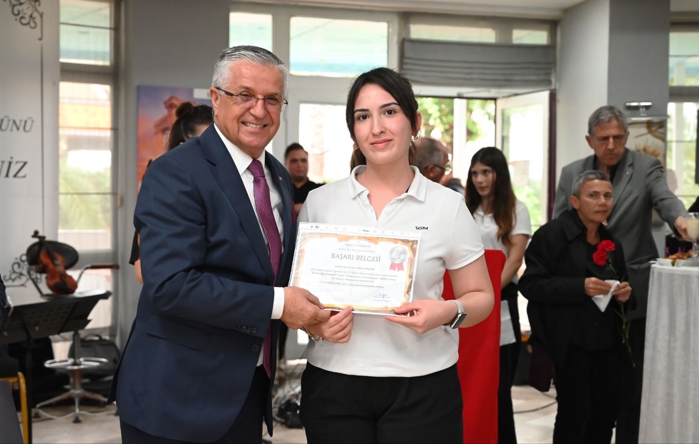 Kemer'de 24 Kasım Öğretmenler Günü Coşkuyla Kutlandı