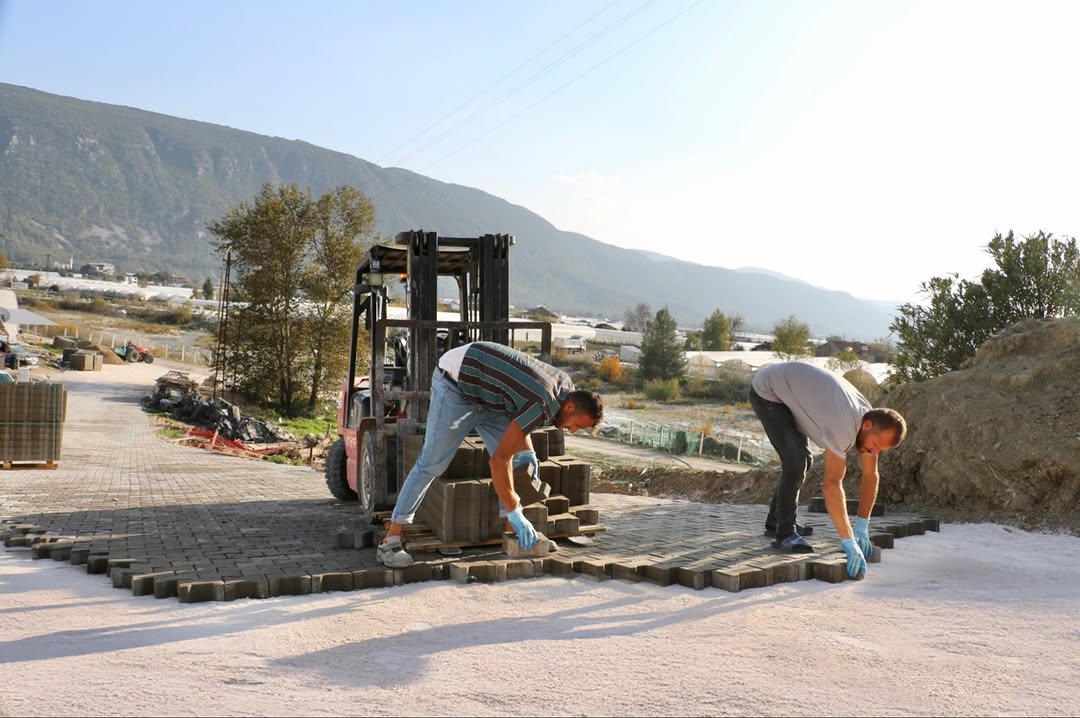 Kaş'ta İlkokul Caddesi'nde Altyapı ve Kilit Parke Taşı Çalışması