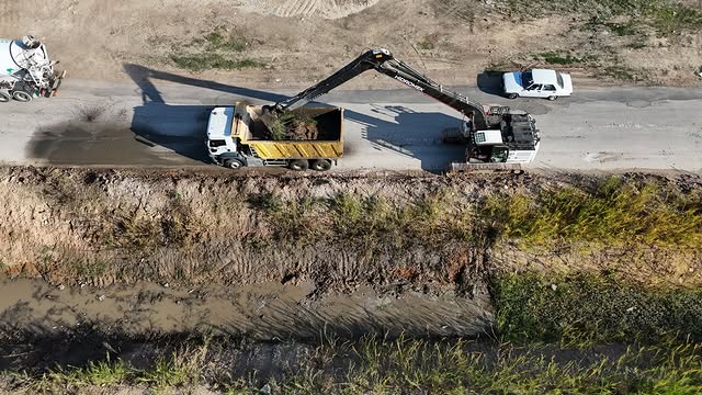 Antalya'da Taşkın Riski ve Kokuya Karşı Kanal Temizlik Seferberliği