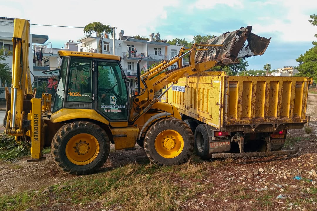 Manavgat'ta Temizlik Seferberliği: Halka Açık Alanlar İçin Hijyen Çalışmaları Sürüyor