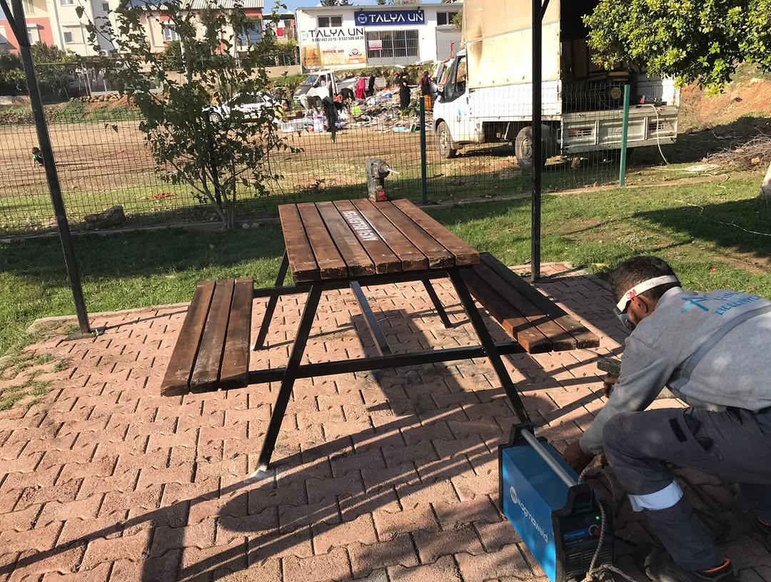 Aksu Belediyesi, İlçedeki Park ve Yeşil Alanları Yeniliyor