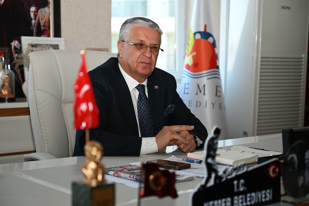 Kemer'de Öğrencilerden Belediye Başkanı'na Anlamlı Teşekkür Ziyareti