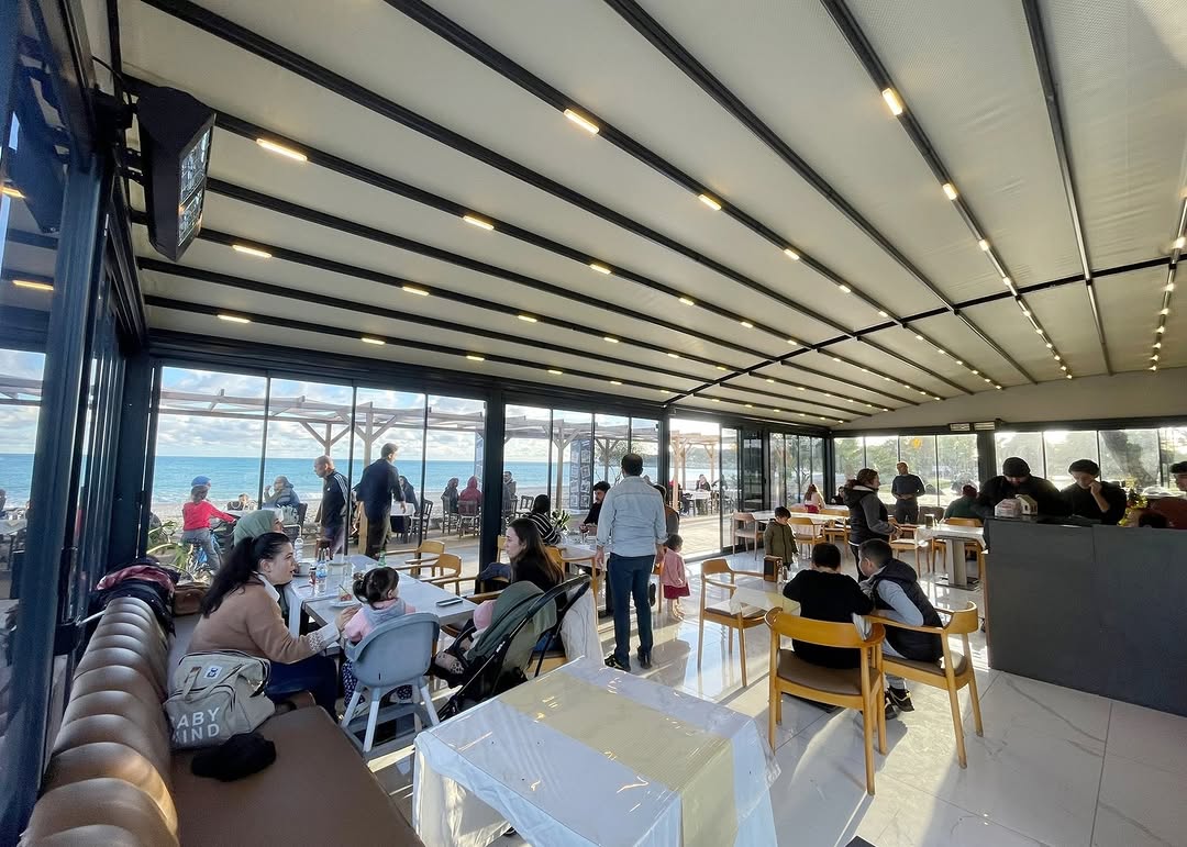 Antalya Demre'de Halk Plajı ve Kafe Yoğun İlgi Gördü