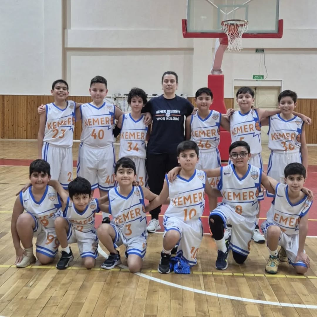 Kemer Belediyespor U12 Basketbol Takımı İlk Maçında Galibiyetle Tanıştı