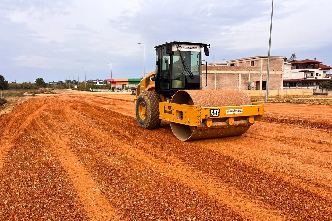 Manavgat'ta Yol Bakım ve İmar Çalışmaları Tüm Hızıyla Sürüyor