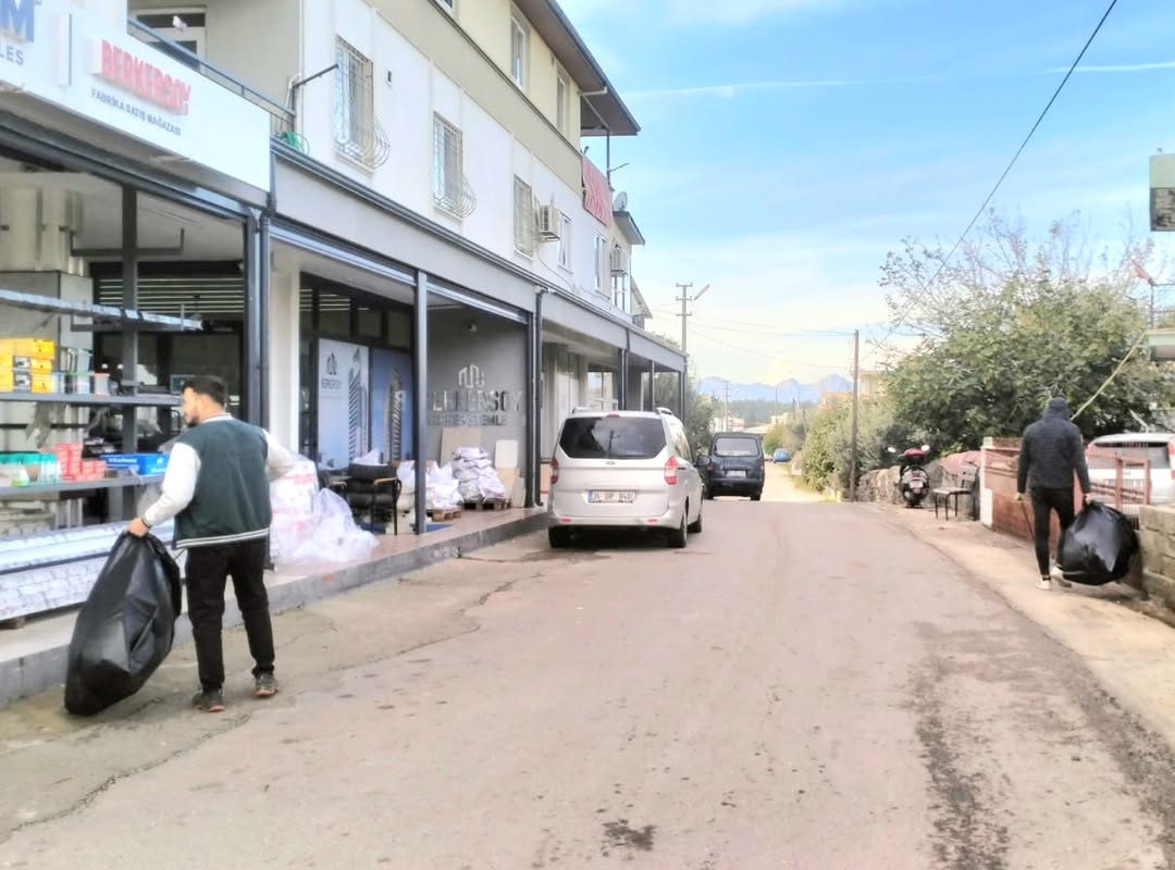 Aksu'da Temizlik Seferberliği: Mahalleler ve Parklar Yenileniyor