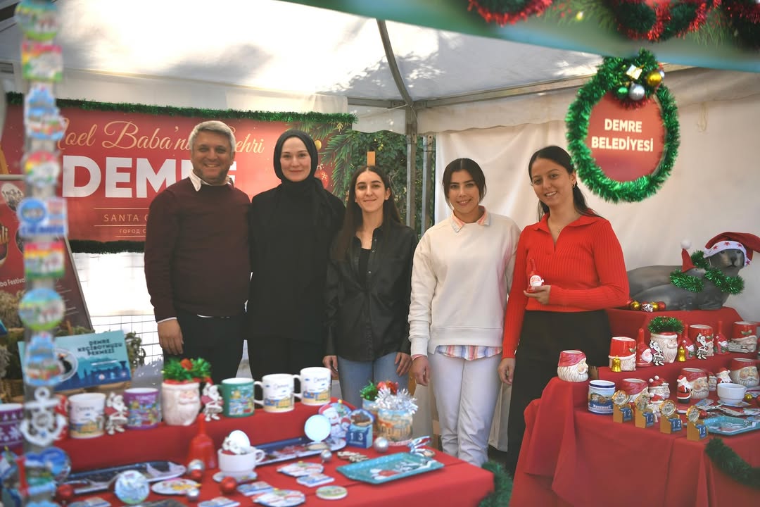 Demre Belediyesi, Alanya Noel Pazarı'nda Yerel Ürünlerini Tanıtıyor