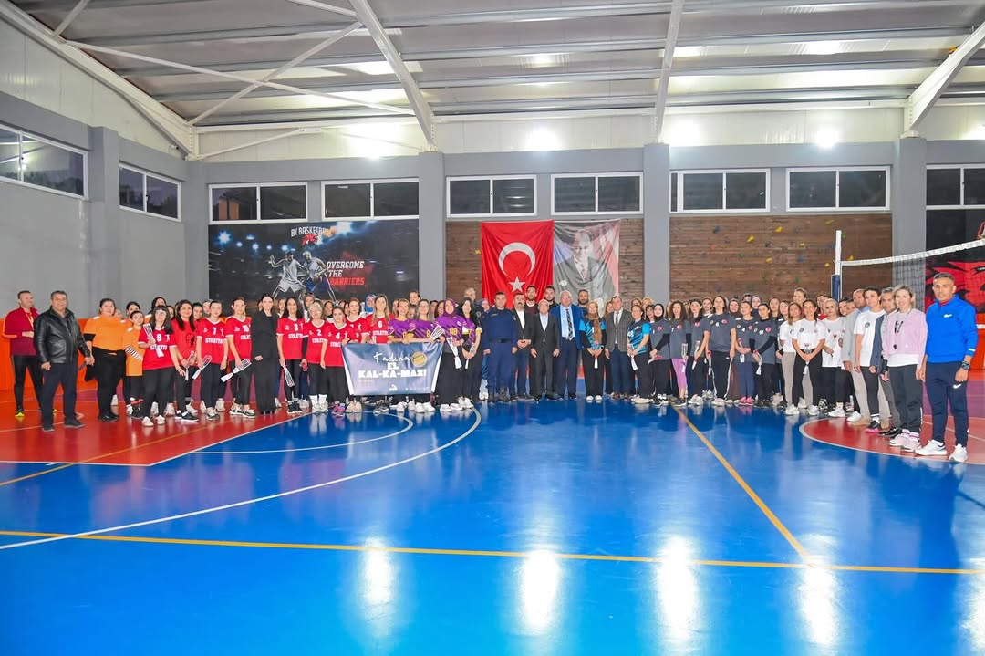 Kumluca'da 8 Mart Dünya Kadınlar Günü Voleybol Turnuvası Coşkusu