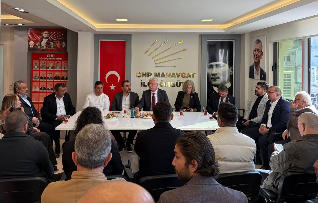 CHP Antalya İl Başkanı Nail Kamacı, Manavgat'ta Parti Yönetimiyle Bir Araya Geldi
