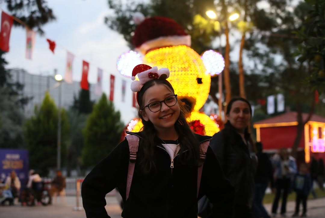 Kepez'de Yeni Yıl Coşkusu Dokumapark'ta Başladı