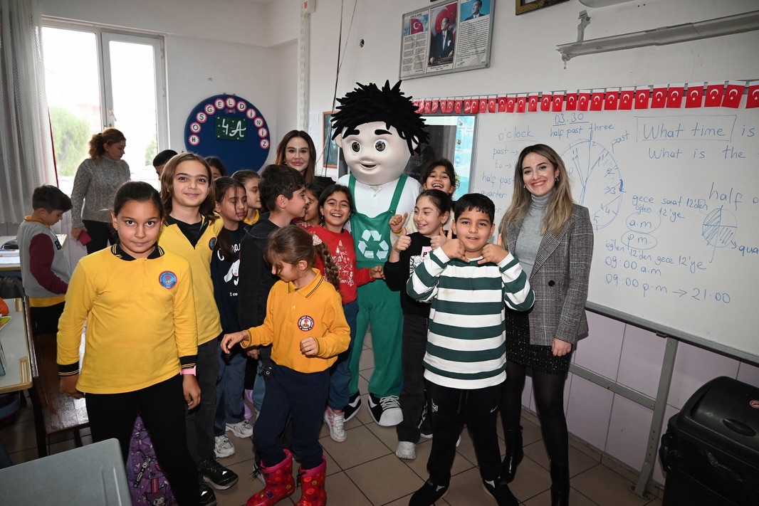 Kemer'de Çevre Dedektifi Kerem ile Öğrencilere Sıfır Atık Eğitimi