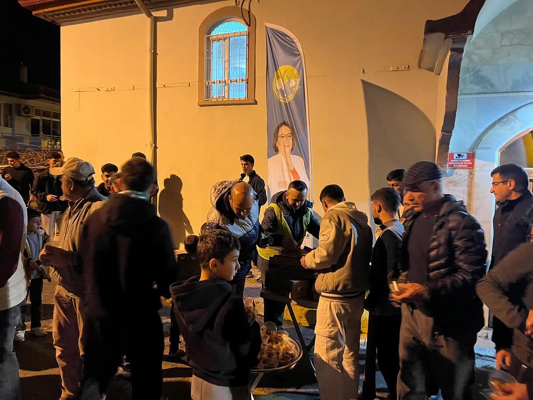 Akseki Belediyesi Regaip Kandili'nde Vatandaşlara İkramda Bulundu