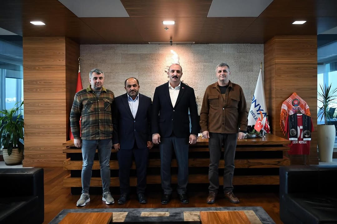 Antalya Erzurumlular Derneği Başkanı'ndan İş Bankası Şube Müdürü'ne Ziyaret