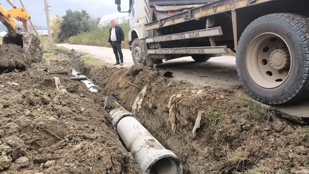 Aksu'da Pazaryeri Altyapısı Yağmur Suyu Drenaj Çalışması ile Güçlendirildi