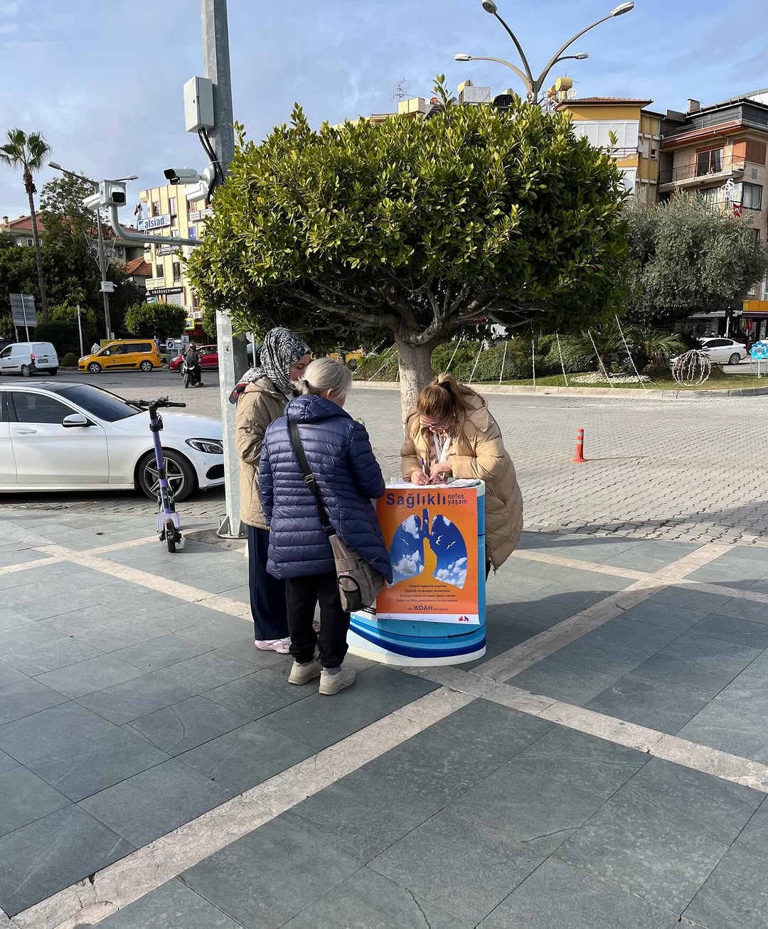 Antalya'da Mobil Sigara Bırakma Polikliniği Halkla Buluştu